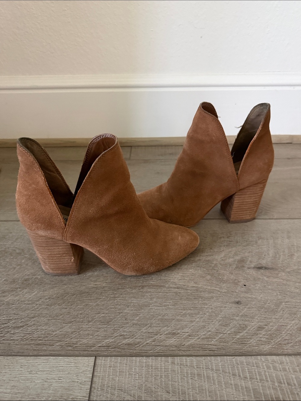 Steve Madden Brown Suede V-Cut Block Heel Booties